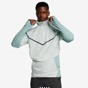 Nike Therma Sphere Men's Half-Zip Windbreaker Pullover. Size SMALL